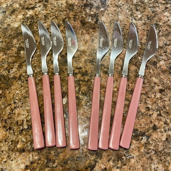 8 Vintage Blush Pink MCM Stainless Steel Pink Plastic Handle Stainless Knives - Picture 3 of 3